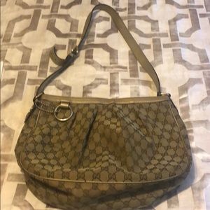 Gucci monogram messenger GG bag